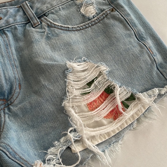 Express Low Rise Shorts - Picture 3 of 8